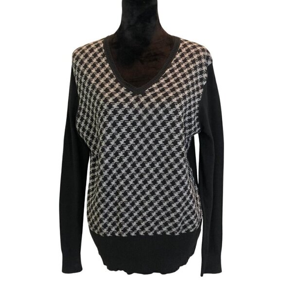 Merona Sweaters - 𝅺MERONA Houndstooth V-neck sweater size medium